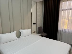 Aram Hotel客房内的一张或多张床位
