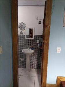 Ένα μπάνιο στο Casa confortável - 15min da praia