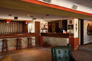 Ο χώρος του lounge ή του μπαρ στο Cristal Hotel