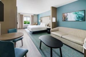 a hotel room with a bed and a couch at Fairfield by Marriott Inn & Suites Marathon Florida Keys in Marathon +69 photos