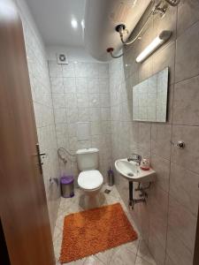 Koupelna v ubytování Penthouse 2 Bedroom Apartment w fireplace + 6 fotografií