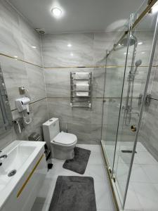 Aram Hotel的一间浴室