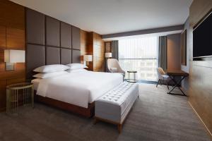 Four Points by Sheraton Balikpapan客房内的一张或多张床位