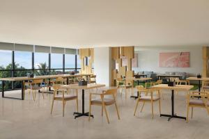 Four Points by Sheraton Balikpapan餐厅或其他用餐的地方