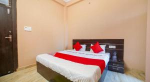 Postel nebo postele na pokoji v ubytování Hotel Krishna + 12 fotografií