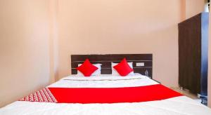 Postel nebo postele na pokoji v ubytování Hotel Krishna