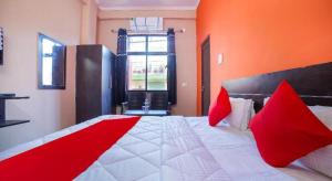 Postel nebo postele na pokoji v ubytování Hotel Krishna