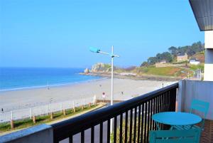 Fotografia z galérie ubytovania Appartement 2 chambres avec superbe vue mer sur la plage de Trestrignel à PERROS-GUIREC - Réf 834 v destinácii Perros-Guirec + 9 fotografií