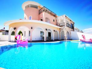 Πισίνα στο ή κοντά στο Red F33 Villa Özel Tasarımlı