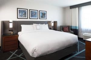Postel nebo postele na pokoji v ubytování Fairfield Inn & Suites By Marriott Camarillo