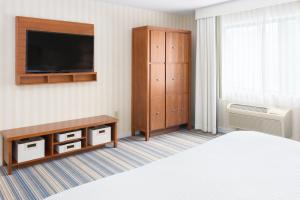 Rúm í herbergi á Four Points by Sheraton Eastham Cape Cod