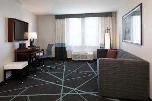 Posezení v ubytování Fairfield Inn & Suites By Marriott Camarillo