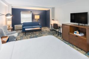 Sjónvarps- og/eða afþreyingartæki á Four Points by Sheraton Eastham Cape Cod