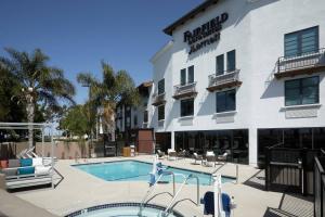 Bazén v ubytování Fairfield Inn & Suites By Marriott Camarillo nebo v jeho okolí