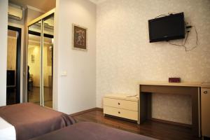 TV a/nebo společenská místnost v ubytování Rondo Hotel
