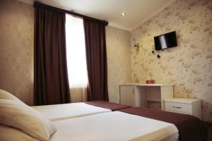 Ein Bett oder Betten in einem Zimmer der Unterkunft Rondo Hotel