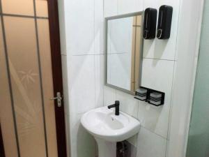 Koupelna v ubytování EQUATOR SUITES -KAMPALA -Ivory Mall -Bunga Gaba Road