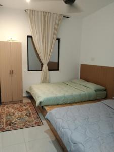 Giường trong phòng chung tại Tiny Tijani Homestay +1 ảnh