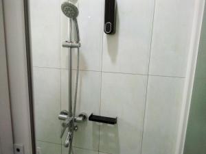 Koupelna v ubytování EQUATOR SUITES -KAMPALA -Ivory Mall -Bunga Gaba Road