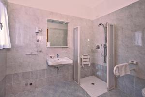Et badeværelse på GH Hotel Piaz