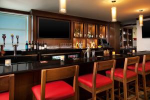 Lounge nebo bar v ubytování Four Points by Sheraton - San Francisco Airport