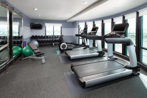 Fitness centrum a/nebo fitness zařízení v ubytování Four Points by Sheraton - San Francisco Airport