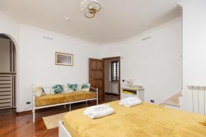 a white room with two beds and a couch at Villa Maria Pia in Aranova