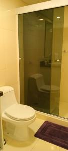 Kamar mandi di Complejo Altamira Aeropuerto
