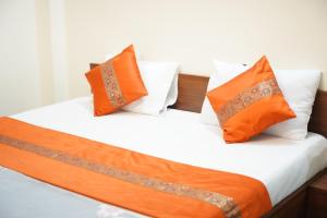 Postel nebo postele na pokoji v ubytování Kashi Paradise Stay by visitkashi