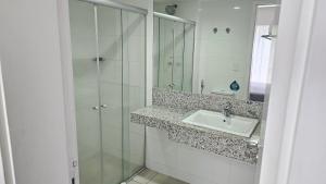 O baie la Flat Pampulha orla prox Mineirão com varanda