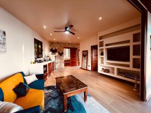 a living room with a couch and a table at Villa SOLENSSE in Uvita