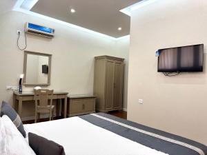 TV a/nebo společenská místnost v ubytování Khujand Deluxe Hotel