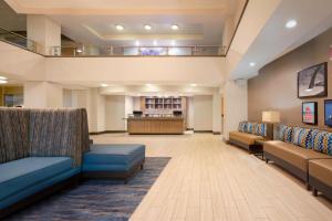 Ein Sitzbereich in der Unterkunft Four Points by Sheraton Cocoa Beach