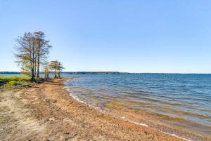 Billede fra billedgalleriet på The Hill-Ton - Lake View, Across from 1215 Launch i Zwolle + 17 billeder