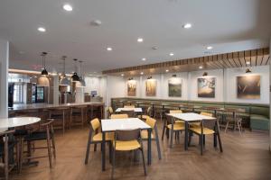 a restaurant with tables and chairs and a bar at Fairfield Inn & Suites by Marriott Oklahoma City El Reno in El Reno