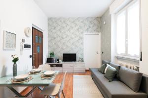 Posedenie v ubytovaní Cozy apartament in Piazza 5 Giornate by Easylife