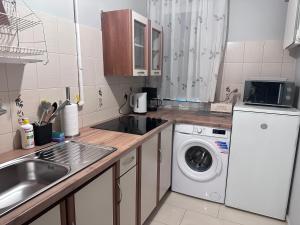 Kuchyňa alebo kuchynka v ubytovaní 7Centrum CityApartHomePARKING