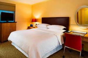 Four Points by Sheraton San Jose Downtown客房内的一张或多张床位