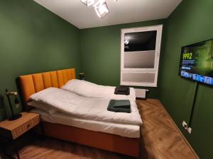 Un televizor și/sau centru de divertisment la W Centrum Luksusowy Apartament, Duży Parking, Zameldowanie 24h, FV, Ekspres, XBOX, Klimatyzacja, Dwie Sypialnie, Kuchnia i Salon, Samo centrum miasta,