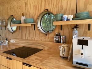 Nhà bếp/bếp nhỏ tại Lakehouses luxe family holiday house 6 pers +65 ảnh