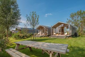 Vườn quanh Lakehouses luxe family holiday house 6 pers