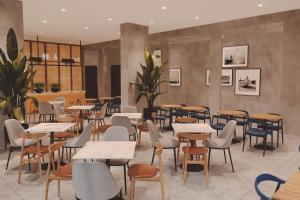 a restaurant with tables and chairs in a room at Four Points by Sheraton Matosinhos in Matosinhos