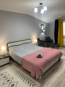 Postel nebo postele na pokoji v ubytování Ștefan House 1
