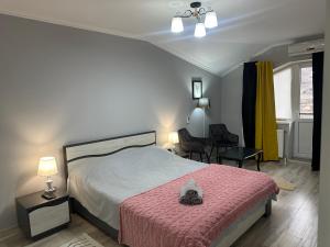 Postel nebo postele na pokoji v ubytování Ștefan House 1