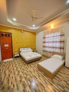 Postel nebo postele na pokoji v ubytování Ikhfa Guest House