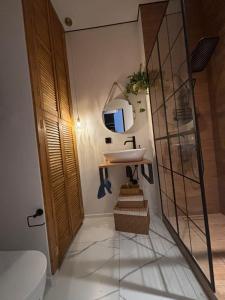 Bilik mandi di Loft Buketova