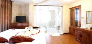 Postel nebo postele na pokoji v ubytování Pho Nui Hotel
