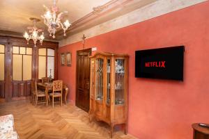 TV a/nebo společenská místnost v ubytování B&B al Torrione Belluno