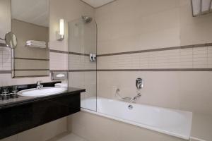 Four Points by Sheraton Lagosにあるバスルーム