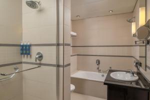 Four Points by Sheraton Lagosにあるバスルーム